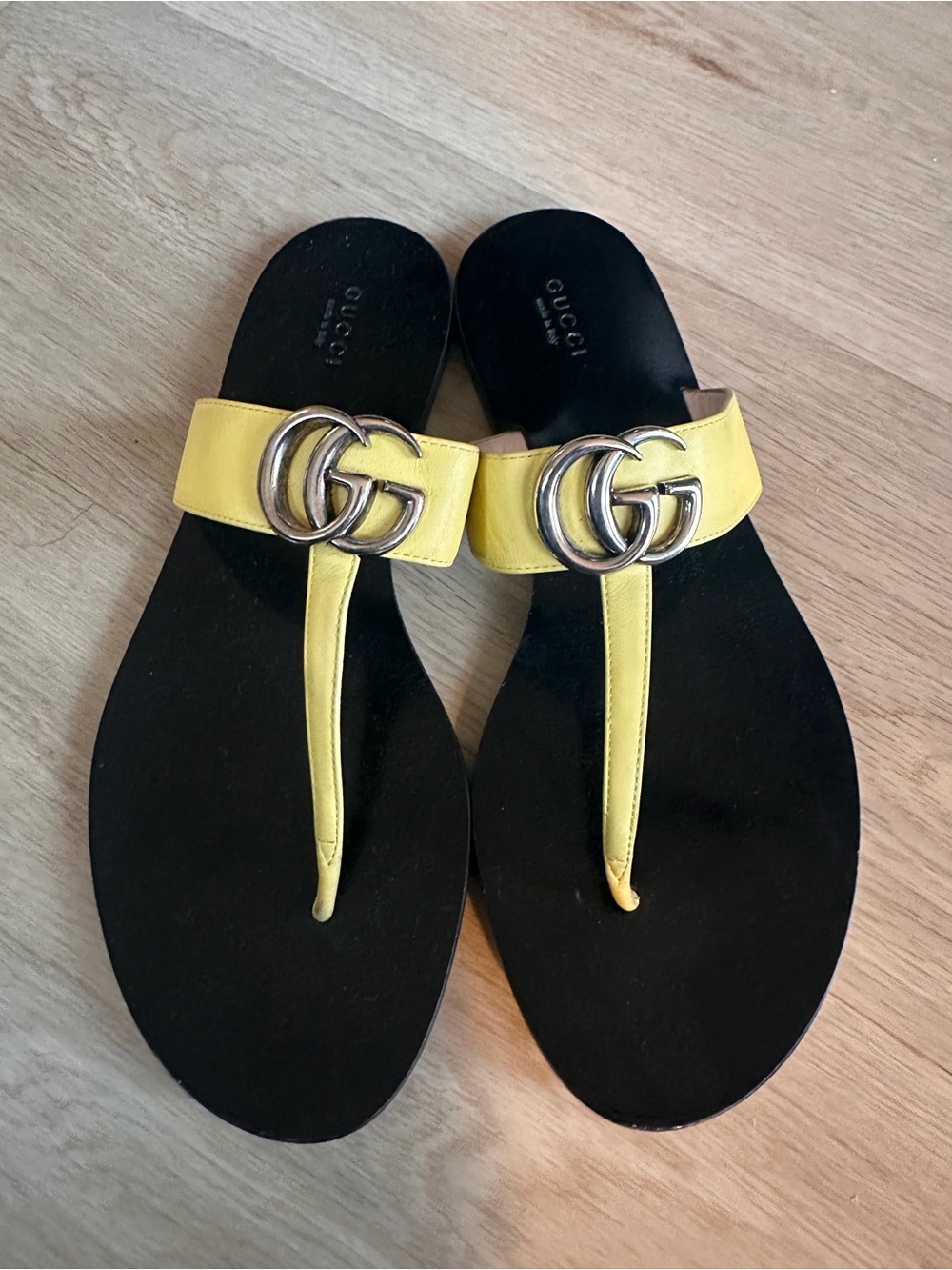 Gucci Yellow Leather GG Thong Sandals with Black Footbed